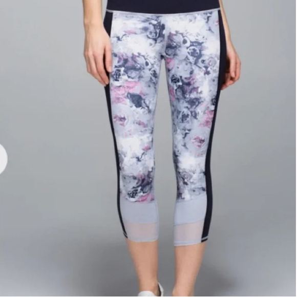 Lulu Lemon Floral Printed Tight 3/4 Length - Picture 1 of 4